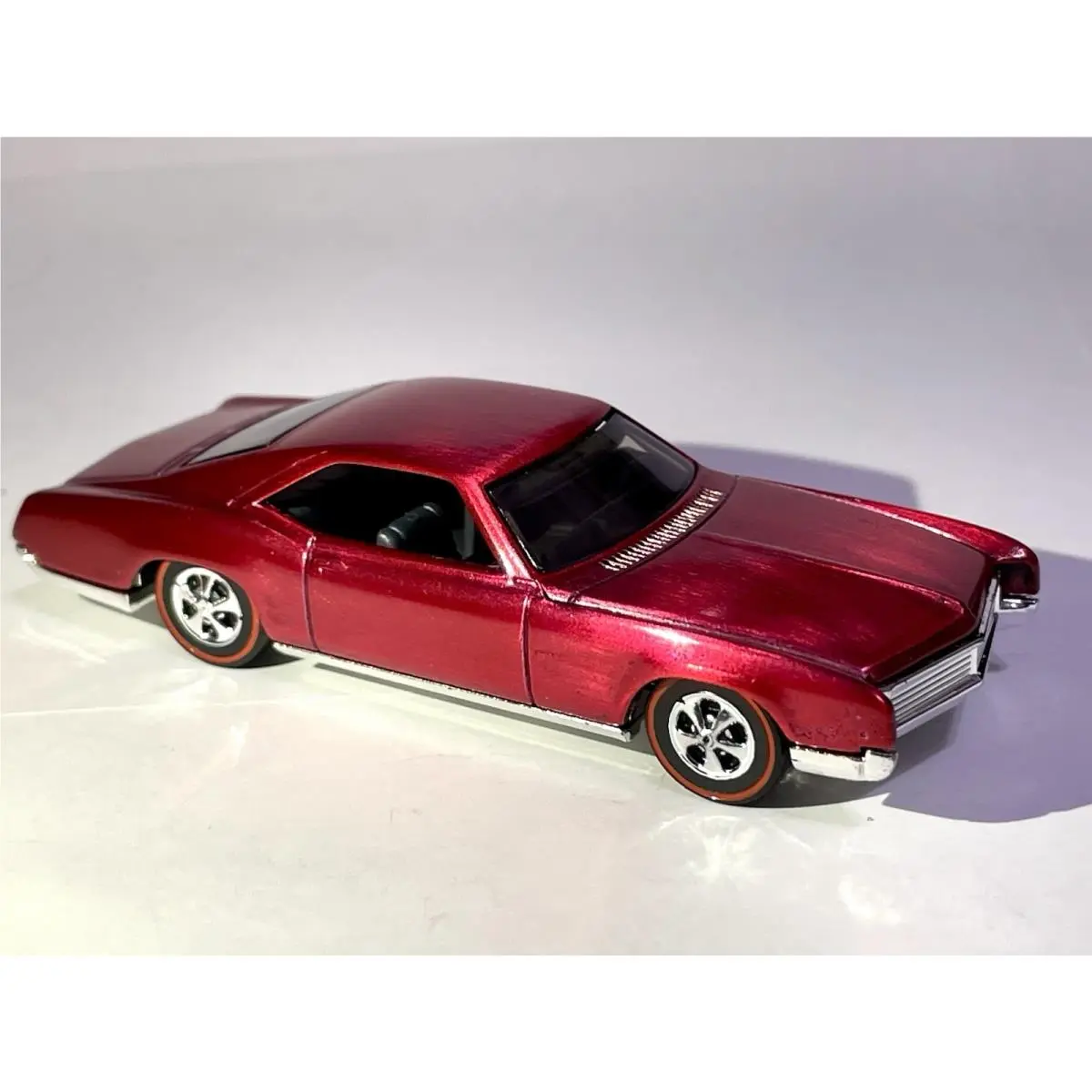 Hot Wheels Custom Made Spectraflame Red Riviera Redline Diecast 1:64