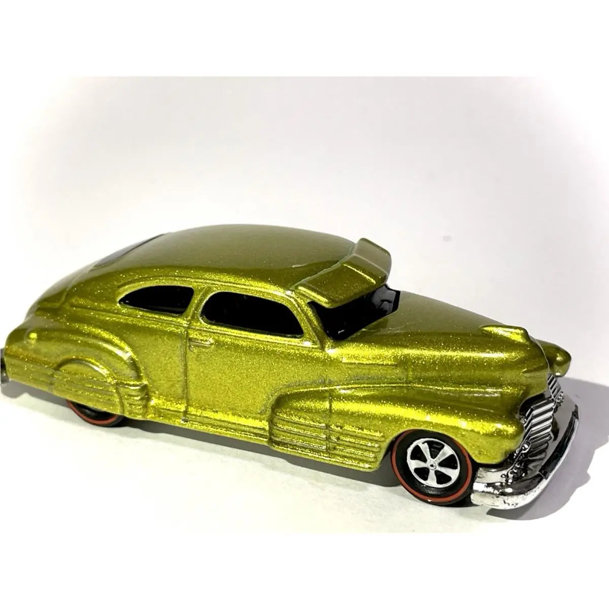 Hot Wheels Custom Made Redline Spectraflame Yellow ‘47 Chevy Fleetline