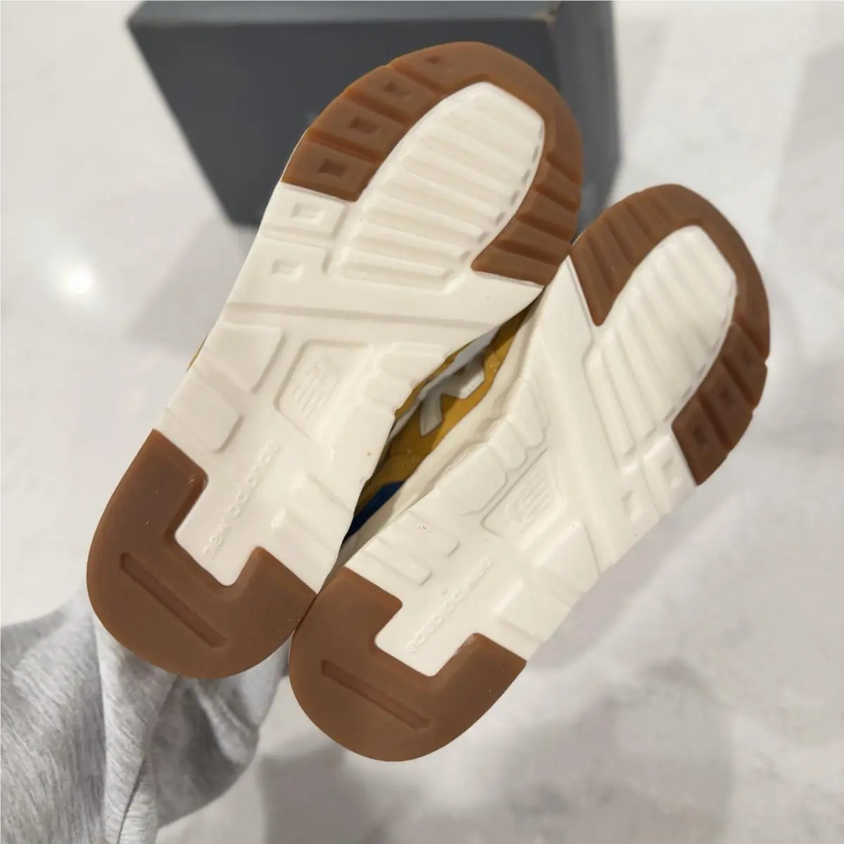 New Balance shoes - New Balance 997 - Gold (UPC: 194768646300) 2