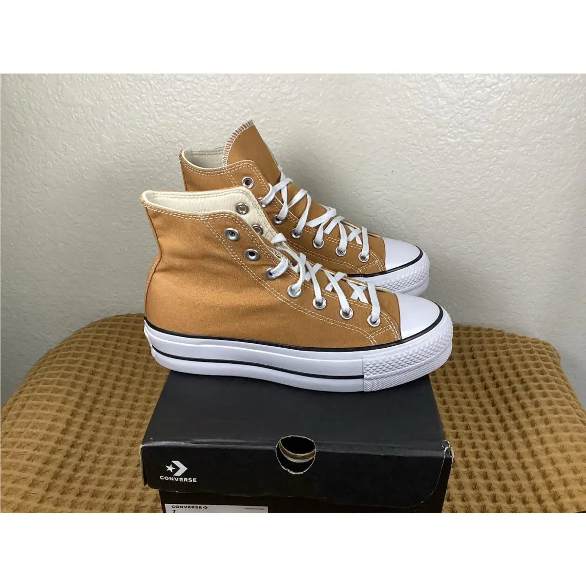 Converse Women’s Sz 7 Chuck Taylor Lift Platform High Gingersnap Sneaker A11537F