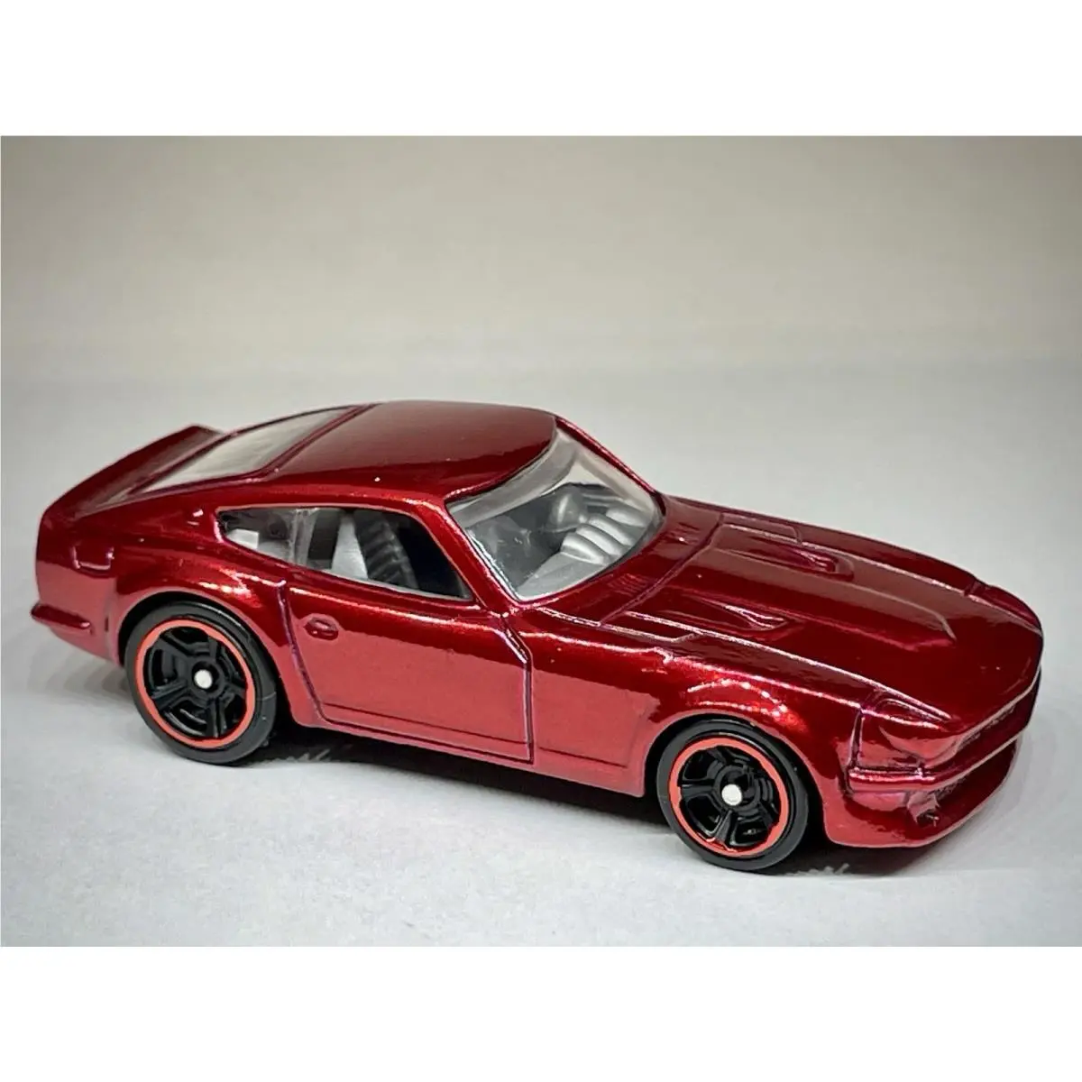 Hot Wheels “custom Made” 70`s Datsun 240Z Jdm Spectraflame Red Redline
