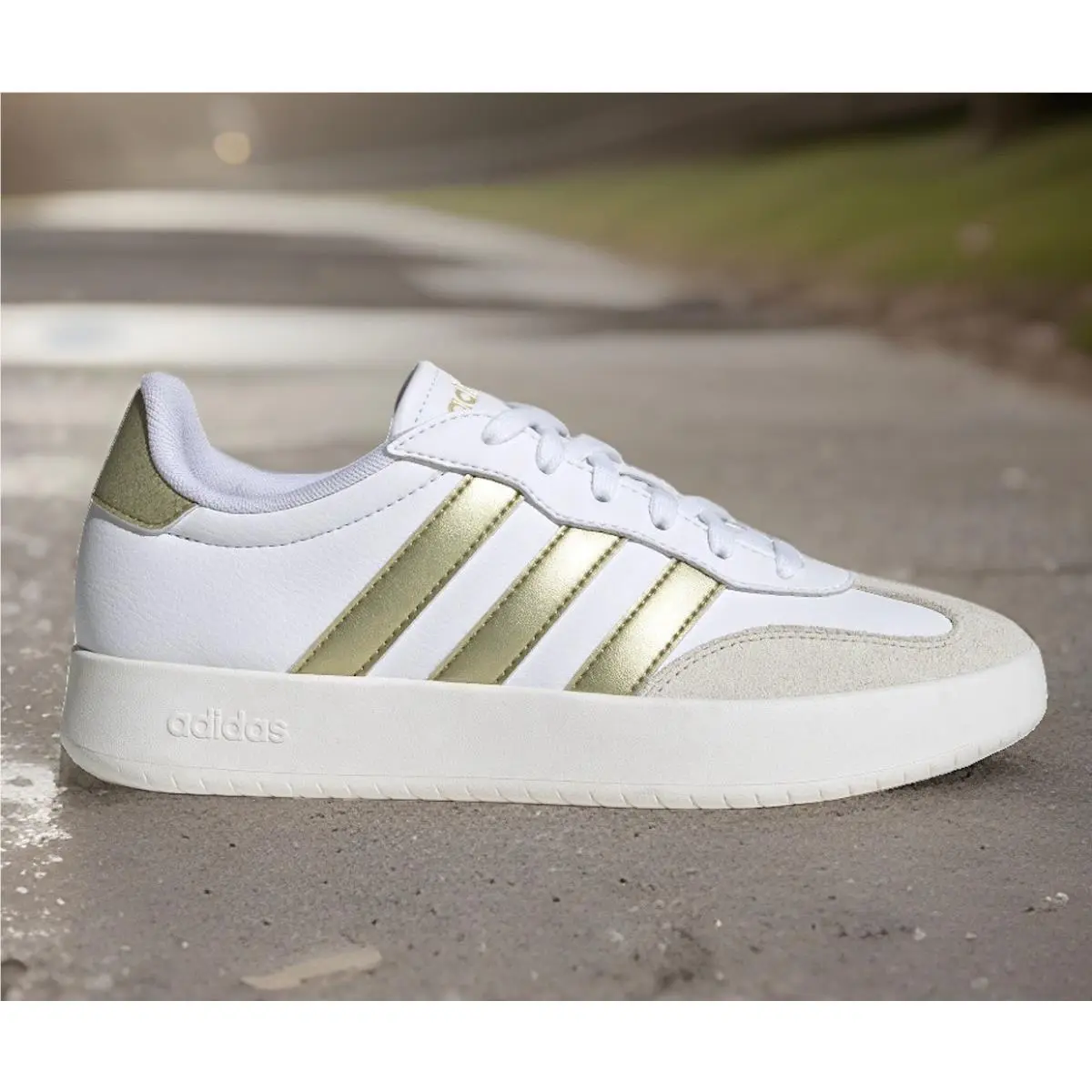 Adidas Barreda Sneakers Cloud White / Gold Metallic / Alumina Size 8