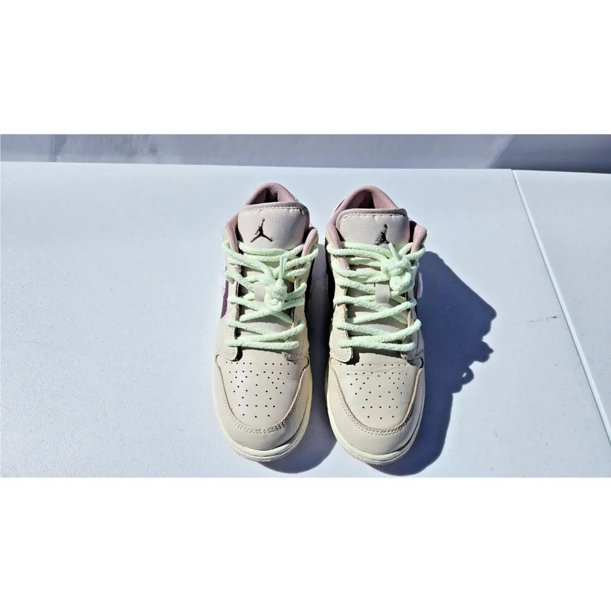 Nike shoes - Air Jordan 1 - Air - Brown 3