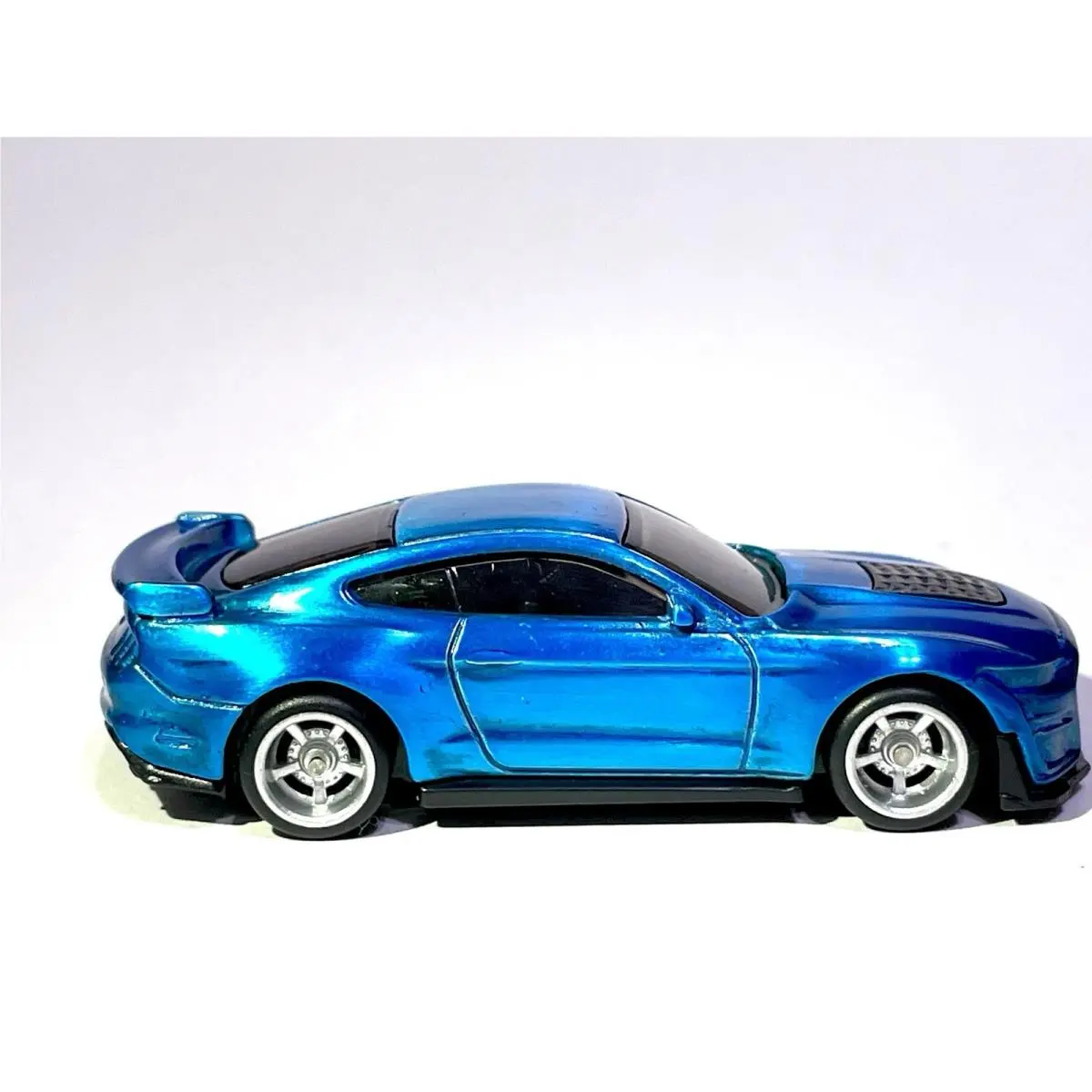 Hot Wheels Custom Made `20 Ford Mustang Shelby GT500 Spectraflame Real Riders