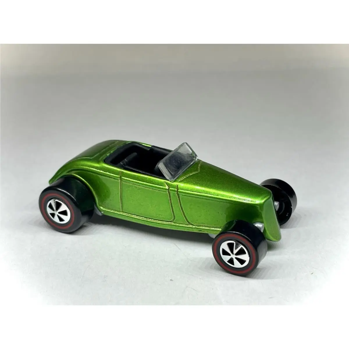 Hot Wheels ‘33 Ford Lo Roadster Custom Made Redline Candy Apple Green 1:64