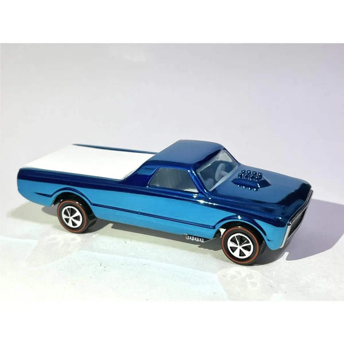 Hot Wheels Custom Made 1968 Custom Fleetside - Ice Electric Blue Redline