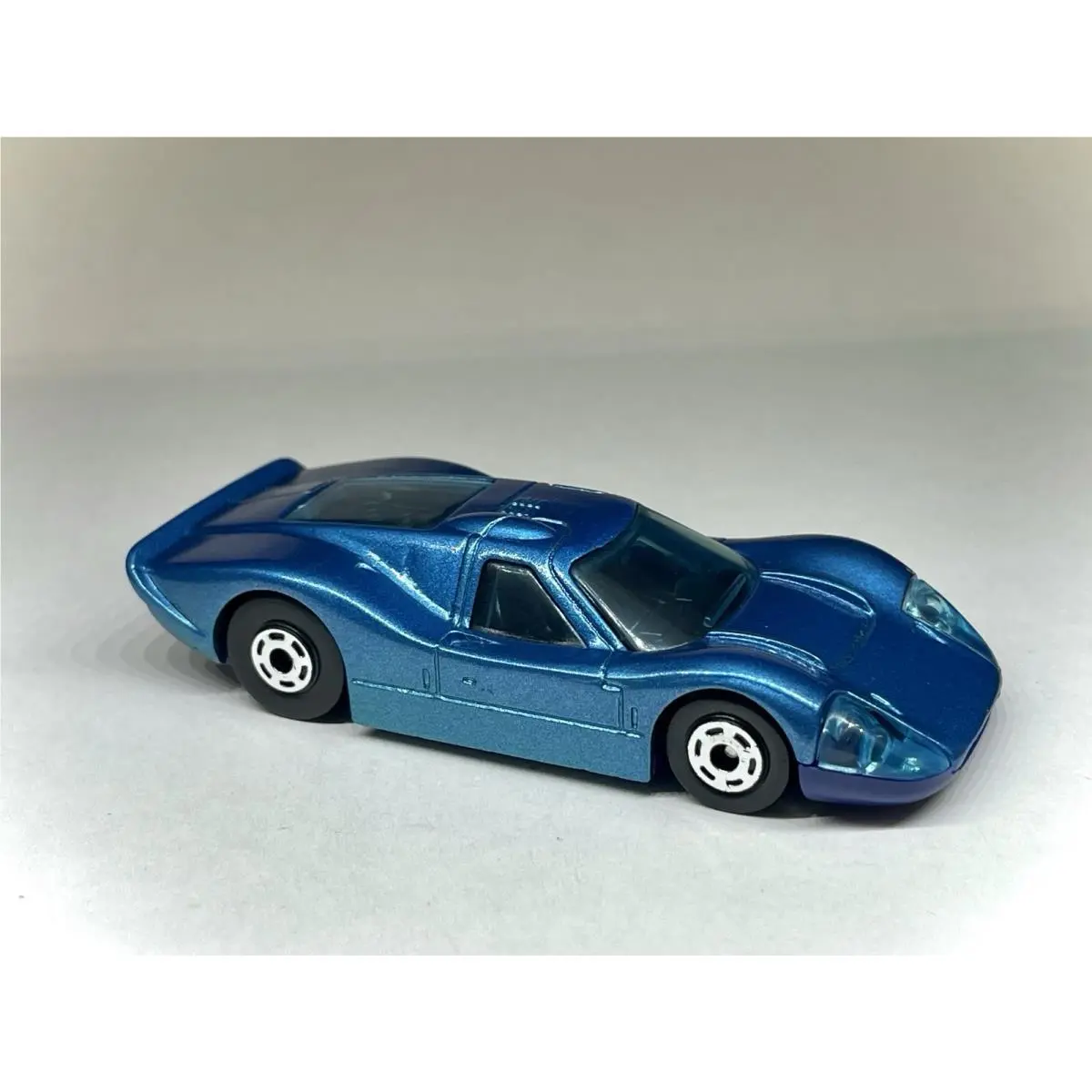 Hot Wheels “custom Made” Metallic Blue Hot Ones 67 Ford GT40 Mk.iv Diecast