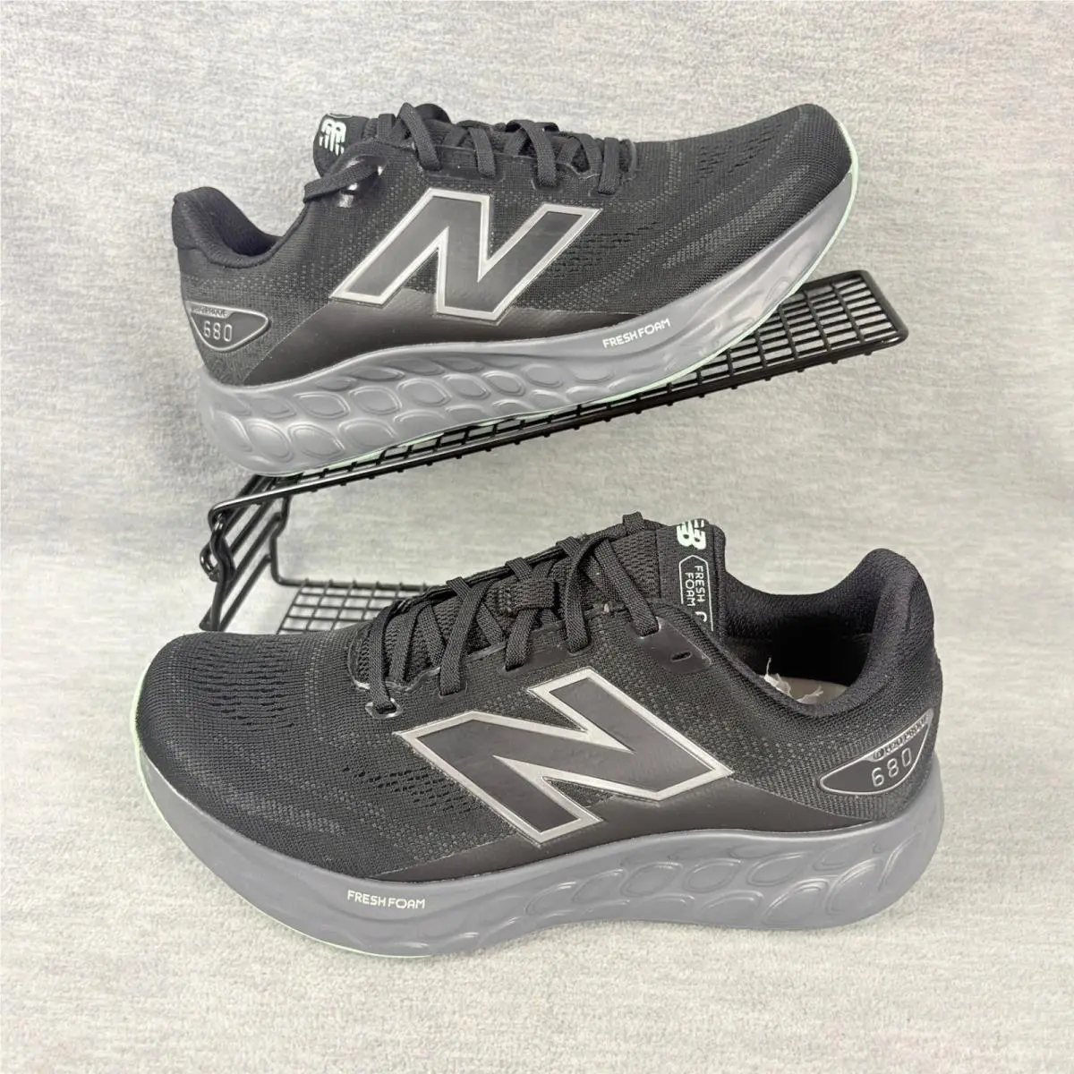 New Balance 680 v8 Waterproof Running Sneakers Womens 8.5 Black Comfort Trainers