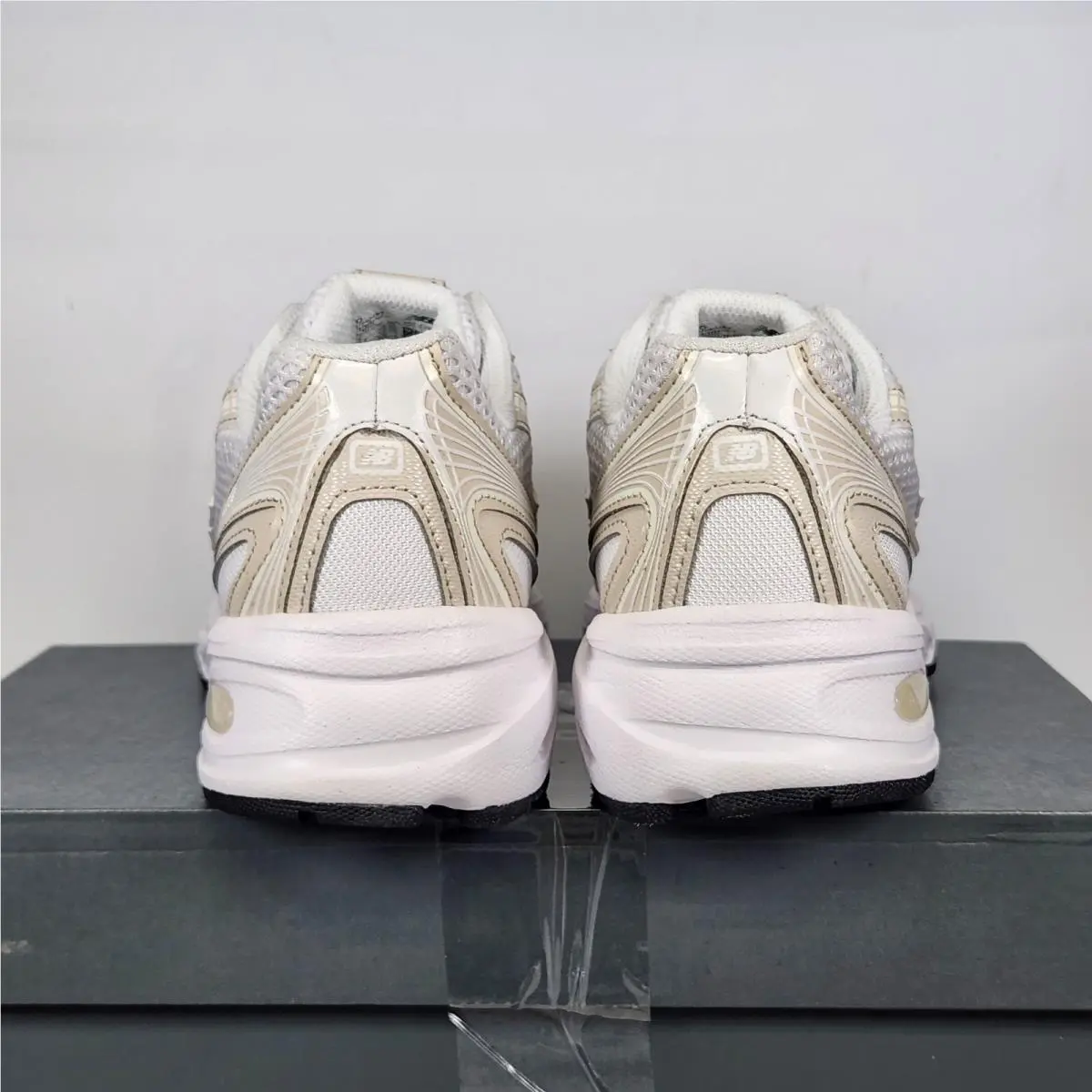 New Balance shoes - New Balance 740 - U740JST - Beige 3