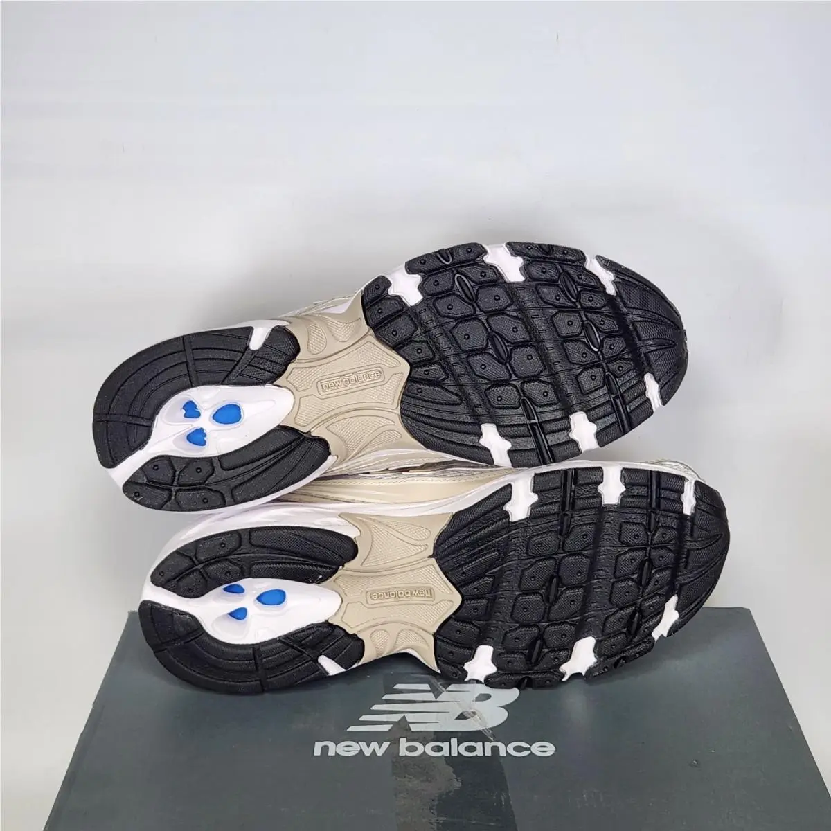 New Balance shoes - New Balance 740 - U740JST - Beige 4