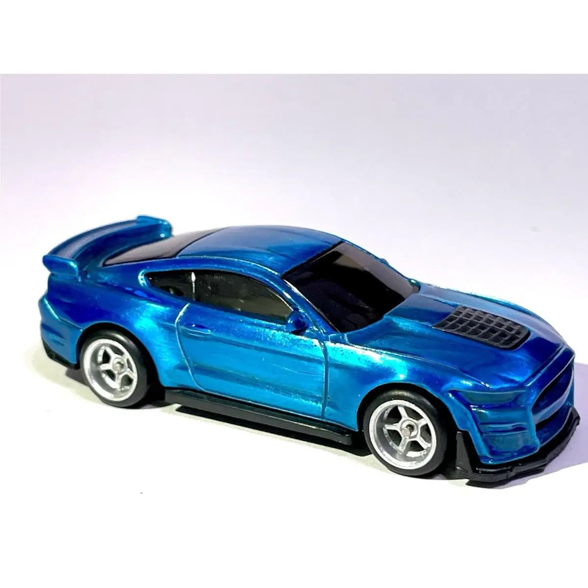 Hot Wheels Custom Made `20 Ford Mustang Shelby GT500 Spectraflame Real Riders