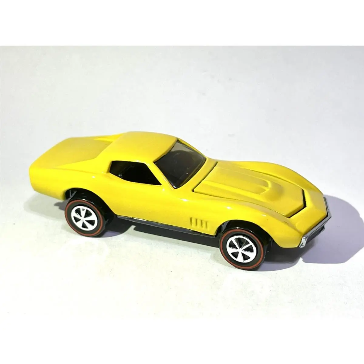 Hot Wheels “custom Made Gloss Yellow” Redline Custom Corvette