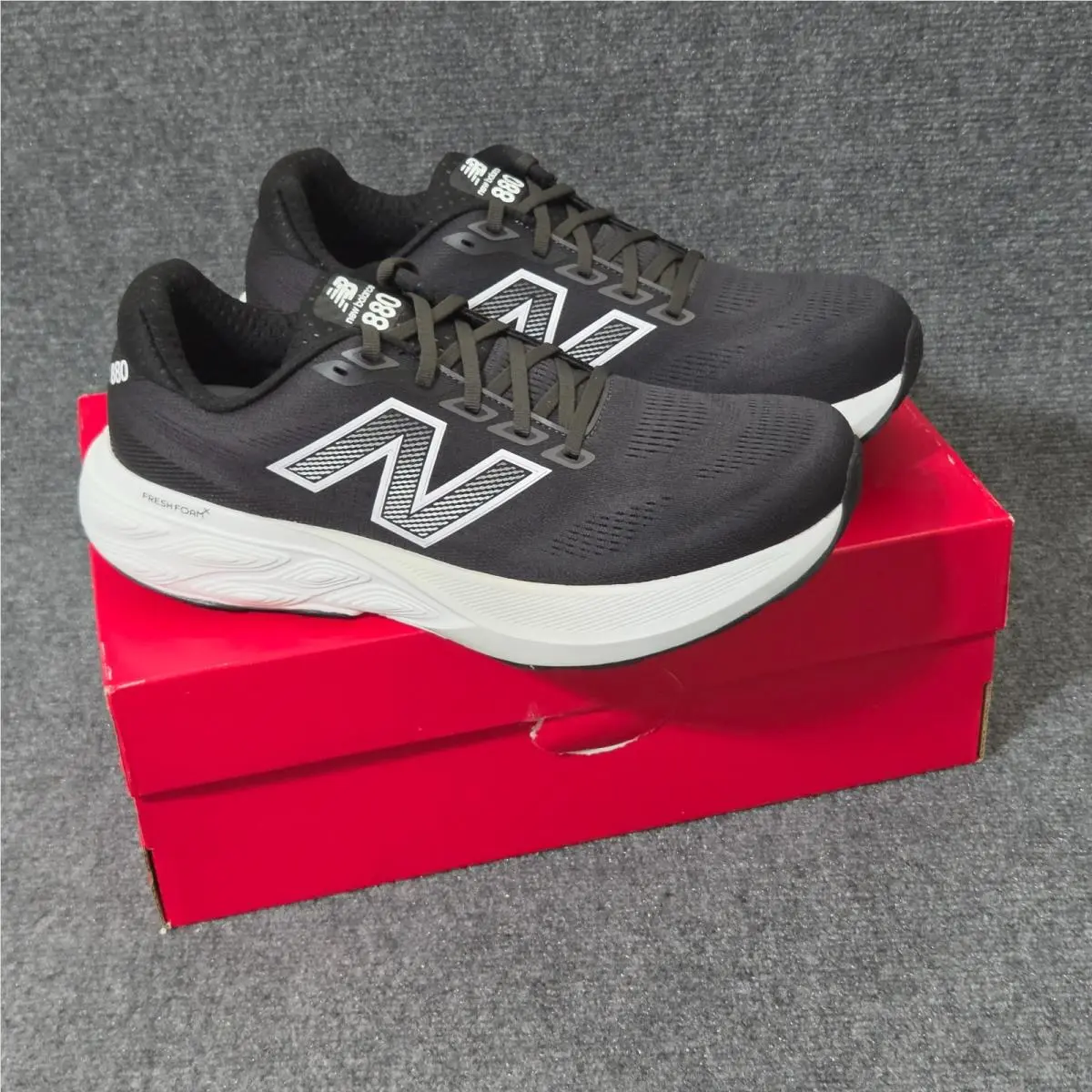 New Balance Fresh Foam X 880v15 Men`s 12 Running Shoes Black White Sneakers