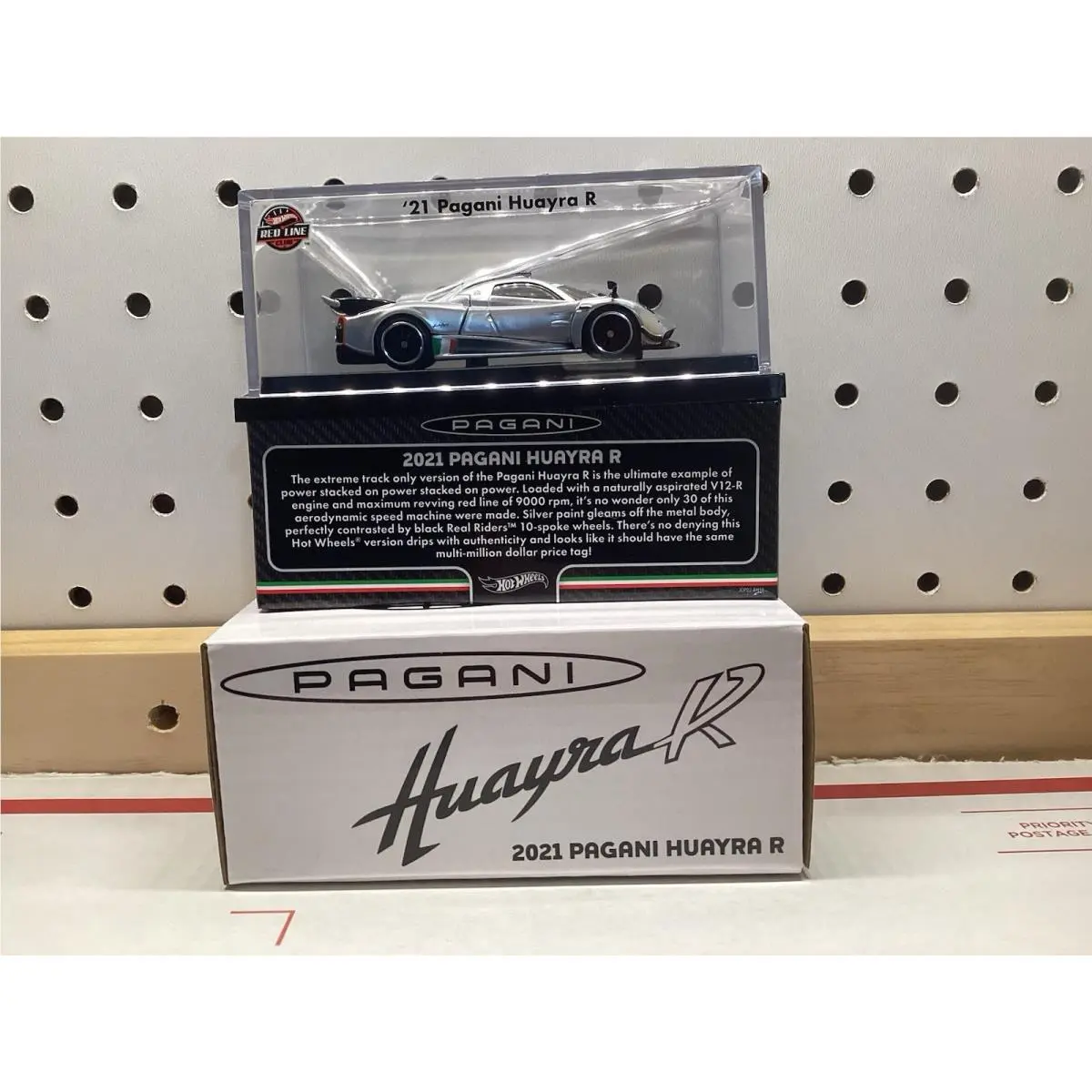 Hot Wheels 2021 Pagani Huayra R Redline with Show Case