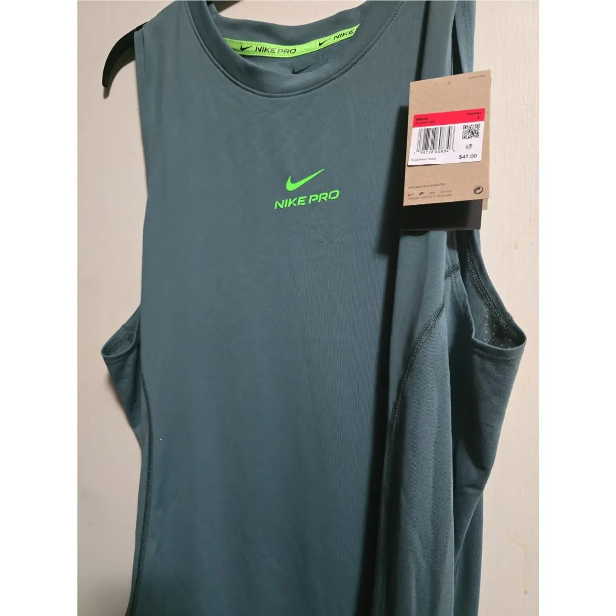 Nike clothing - Nike Dri-Fit - Black and green (UPC: 198728646096) 1