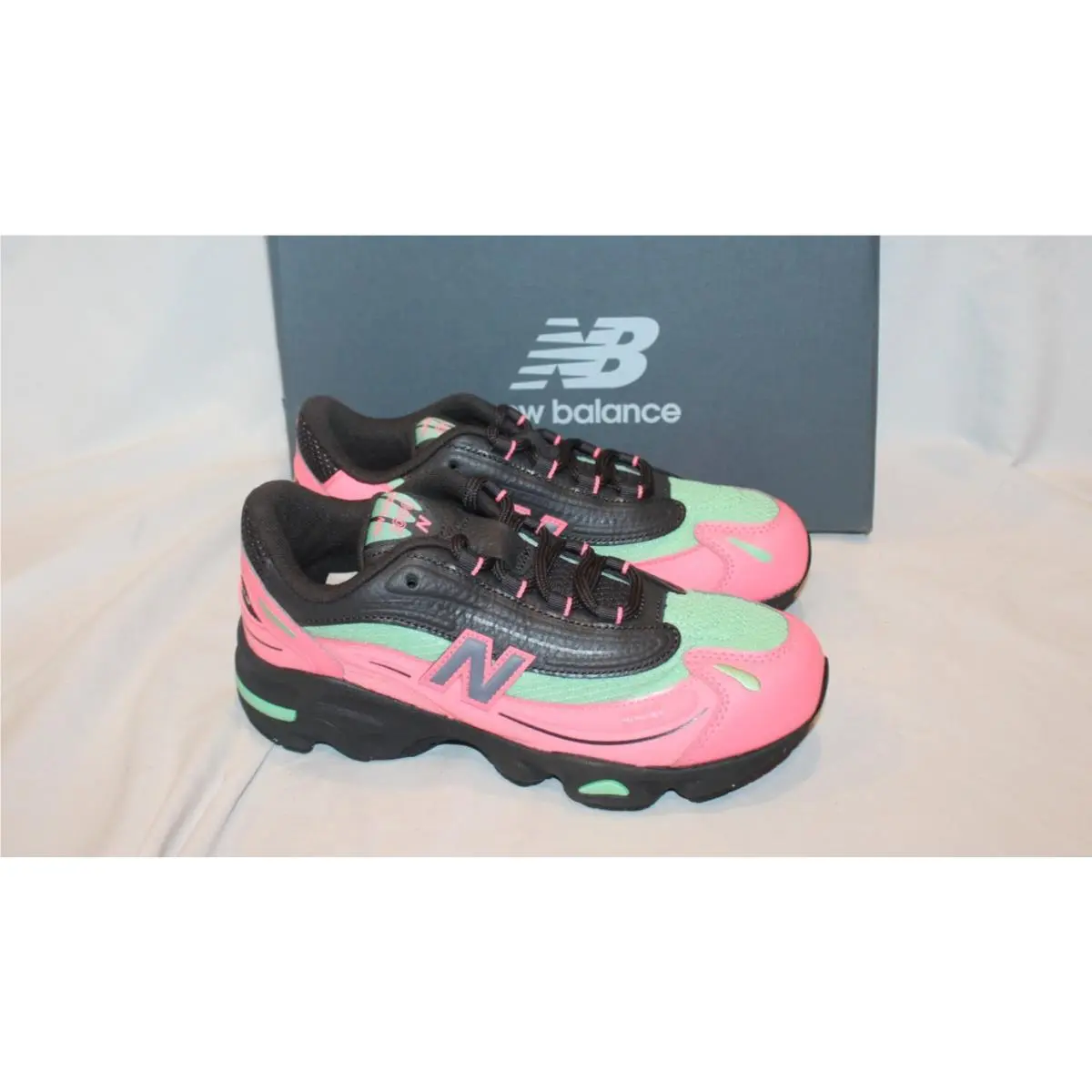 New Balance shoes - New Balance 1000 - BLACK GREEN PINK 0