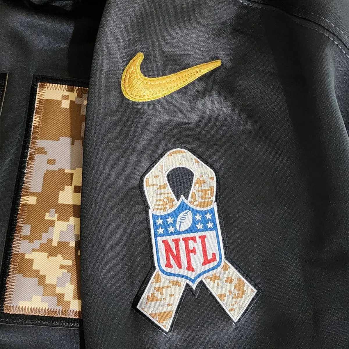 Nike clothing - Black, Camo 3