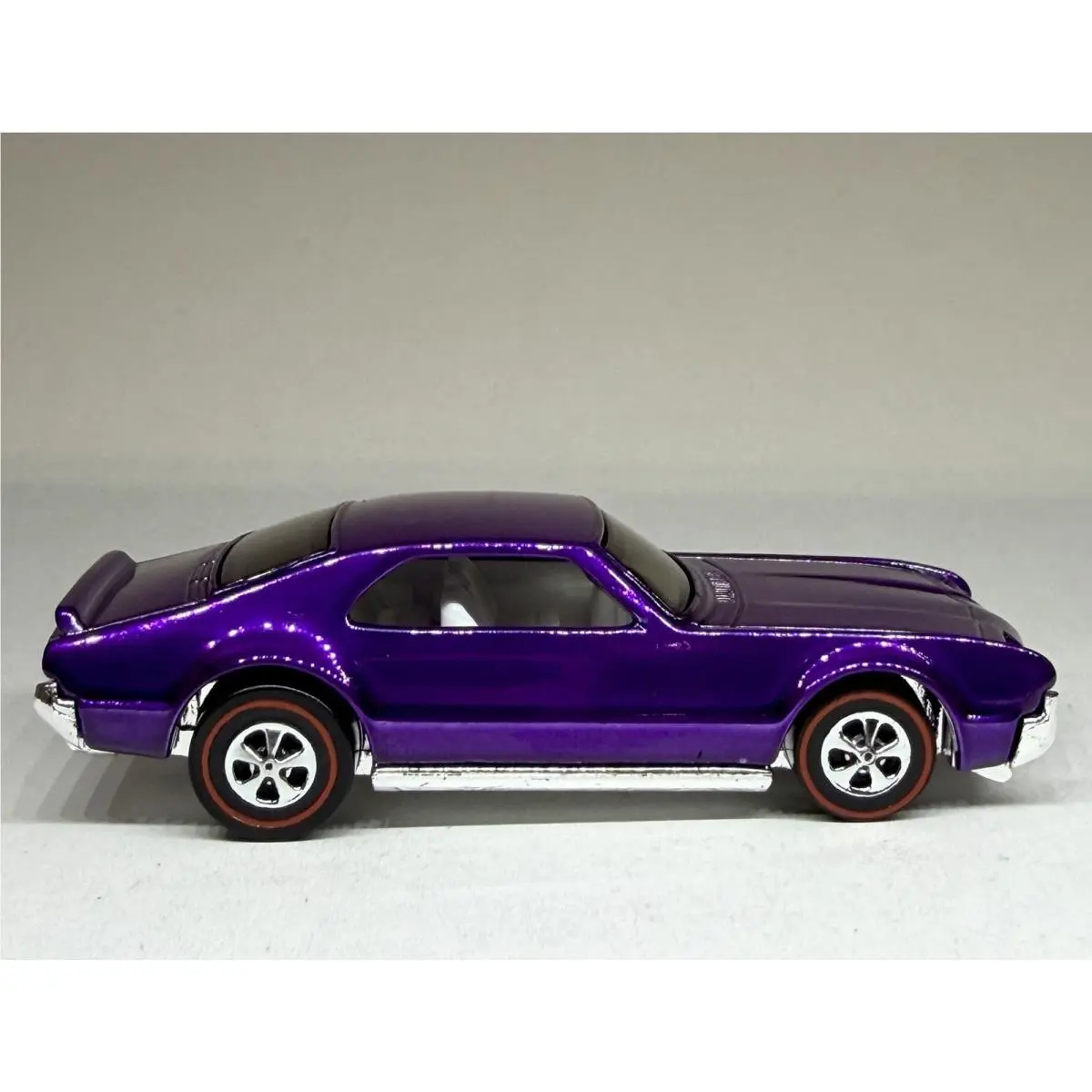 Hot Wheels Custom Made Redline ‘66 Toronado Diecast Car 1:64