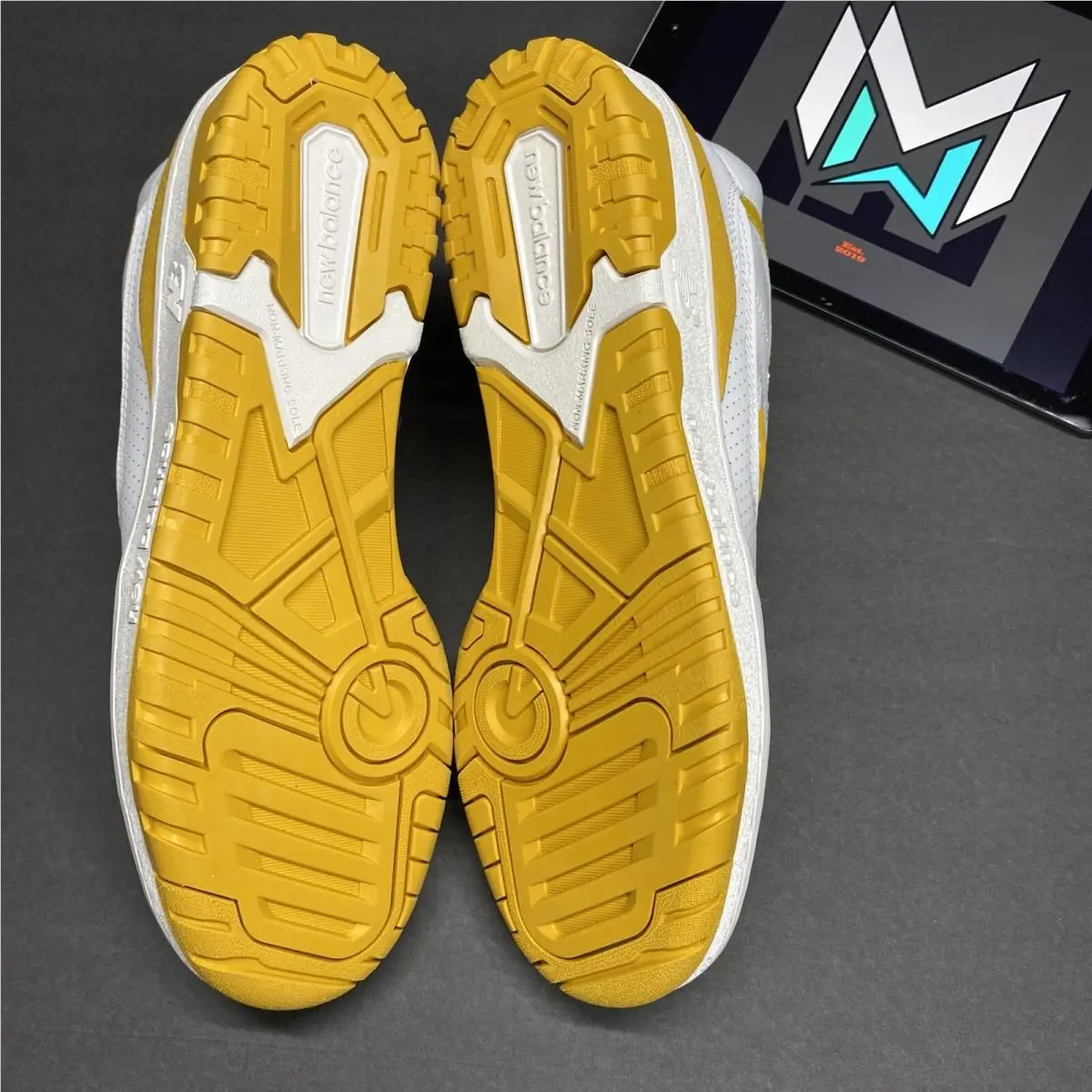 New Balance shoes - White 9