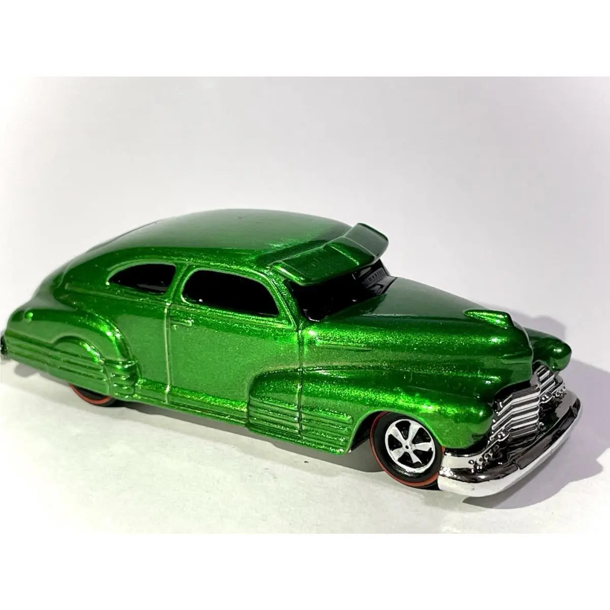 Hot Wheels Custom Made Redline Candy Metallic Green ‘47 Chevy Fleetline