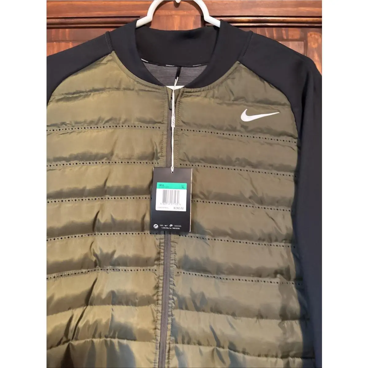Nike clothing - Green and Black (UPC: 886912571230) 0