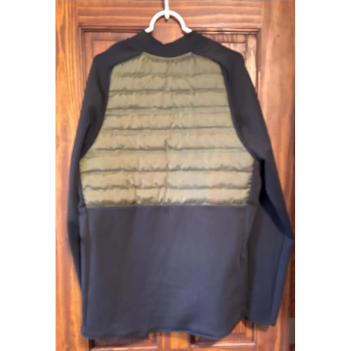 Nike clothing - Green and Black (UPC: 886912571230) 2