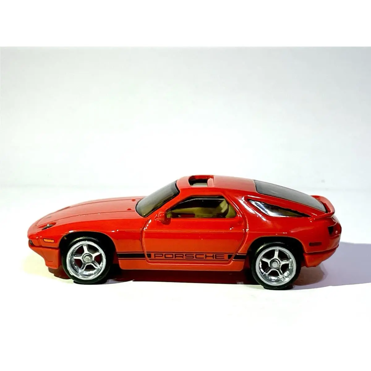 Custom Made With/ Real Riders Hot Wheels Rare 1983 Porsche 928S Diecast Car