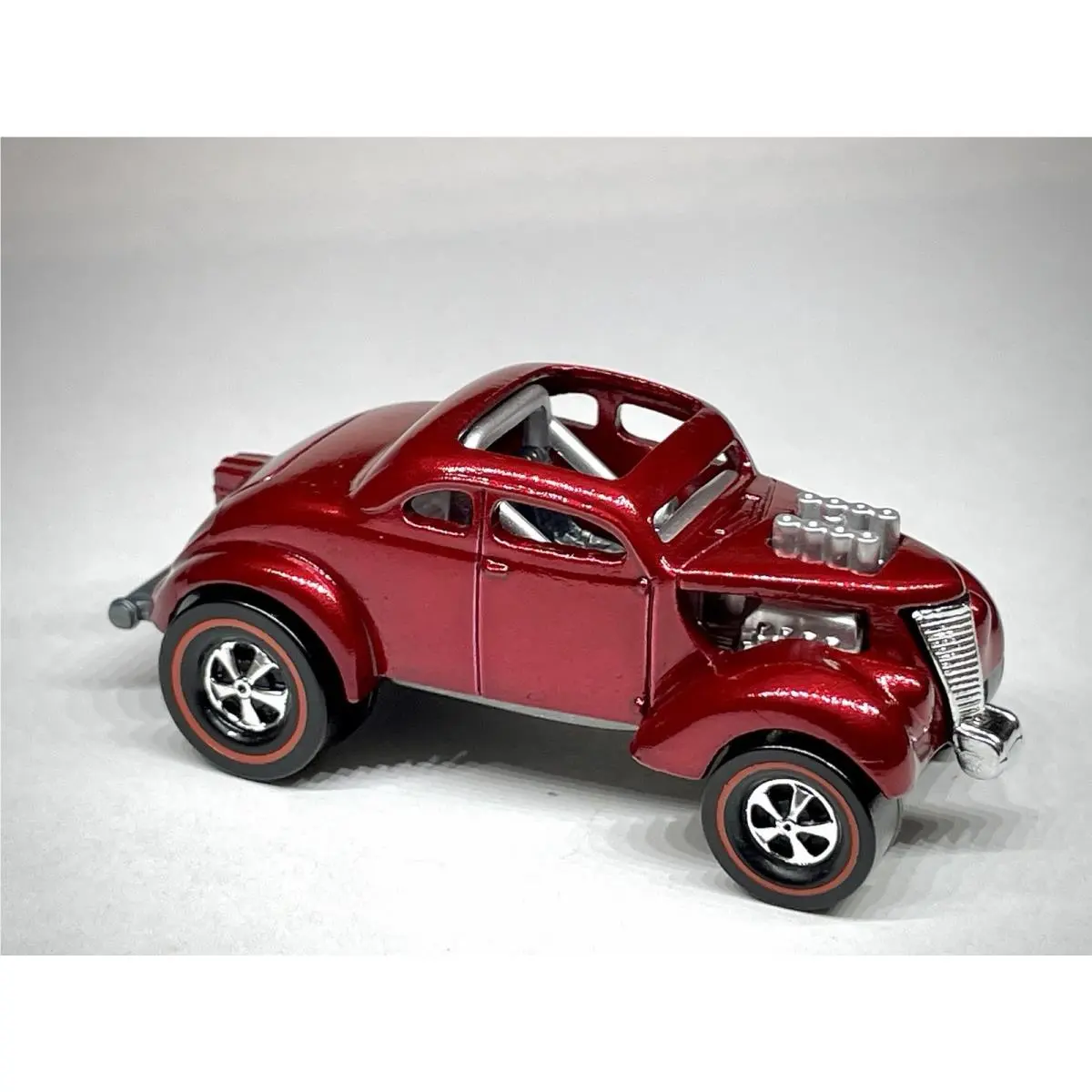 Hot Wheels Pass’n Gasser Spectraflame Red Custom Made Redline 1:64