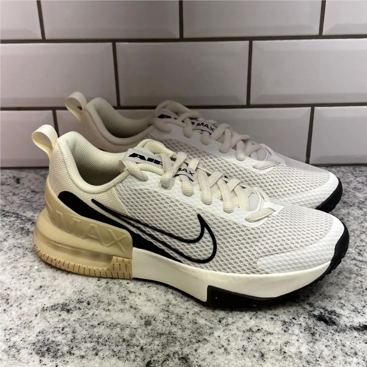 Nike Air Max Alpha Trainer 6 Men`s 8 White Black Basketball Shoes Sneakers