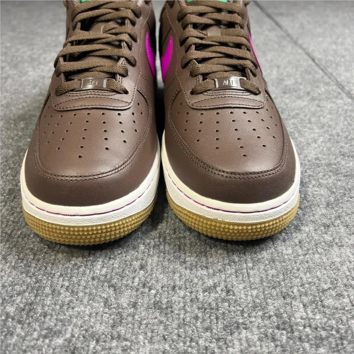 Nike shoes - Brown 2