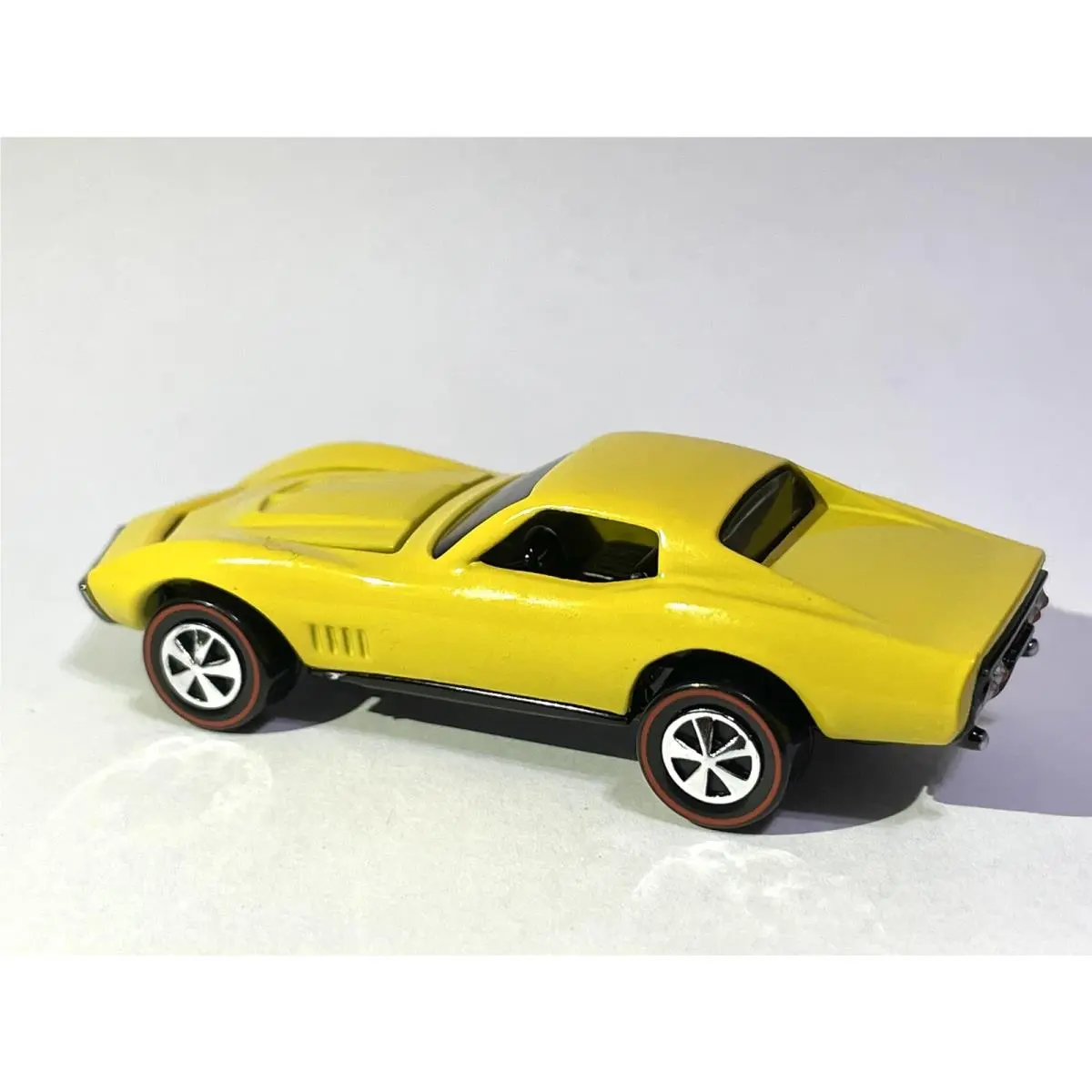 Hot Wheels “custom Made Gloss Yellow” Redline Custom Corvette