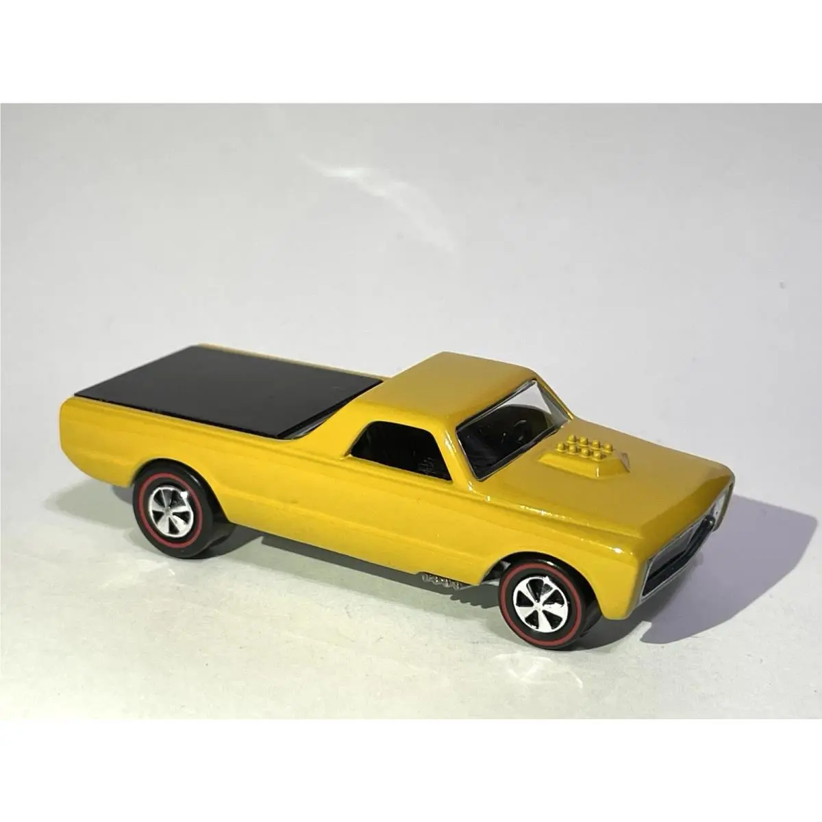 Hot Wheels Custom Made 1968 Custom Fleetside - Race Yellow Gloss Redline