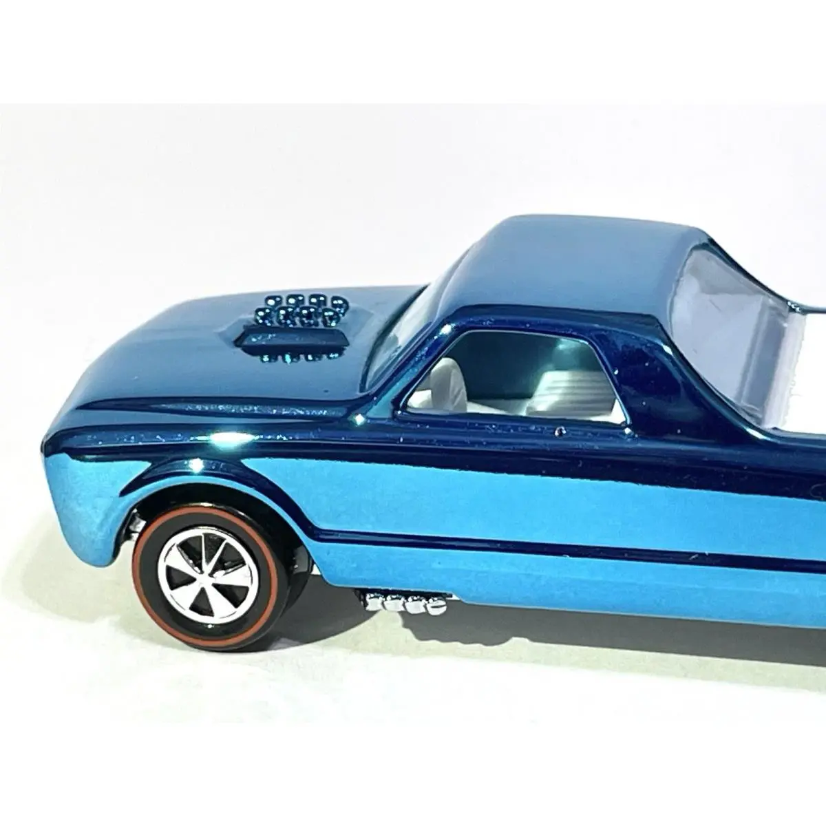 Hot Wheels Custom Made 1968 Custom Fleetside - Ice Blue Redline