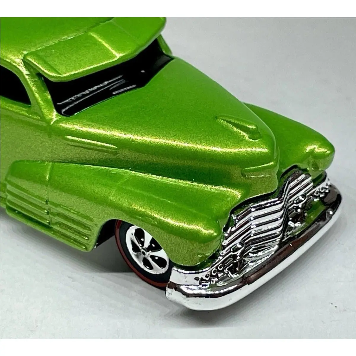 Hot Wheels Custom Made Redline Candy Apple Green ‘47 Chevy Fleetline