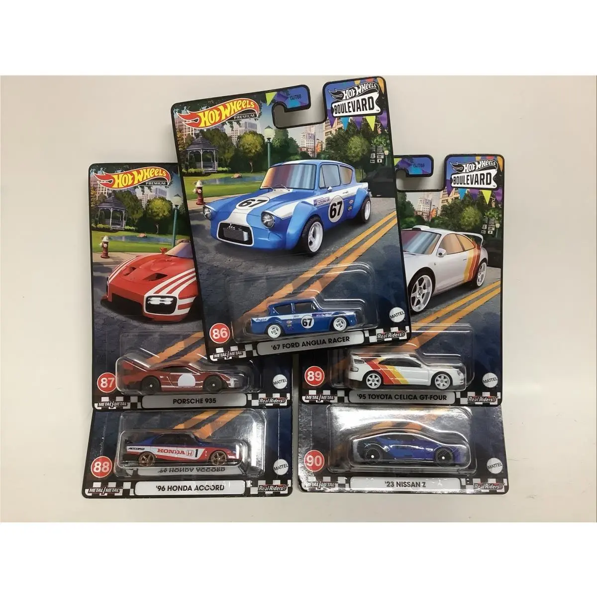 Hot Wheels Boulevard T Case 86- 90 5 Cars Set