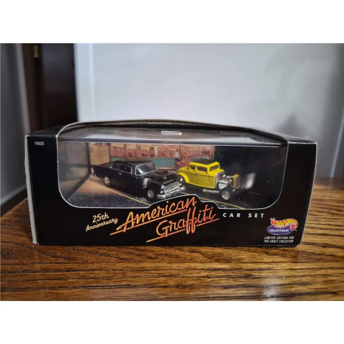 Hot Wheels Collectibles American Graffiti 25th Anniv Mel’s Drive-in 1:64 Set