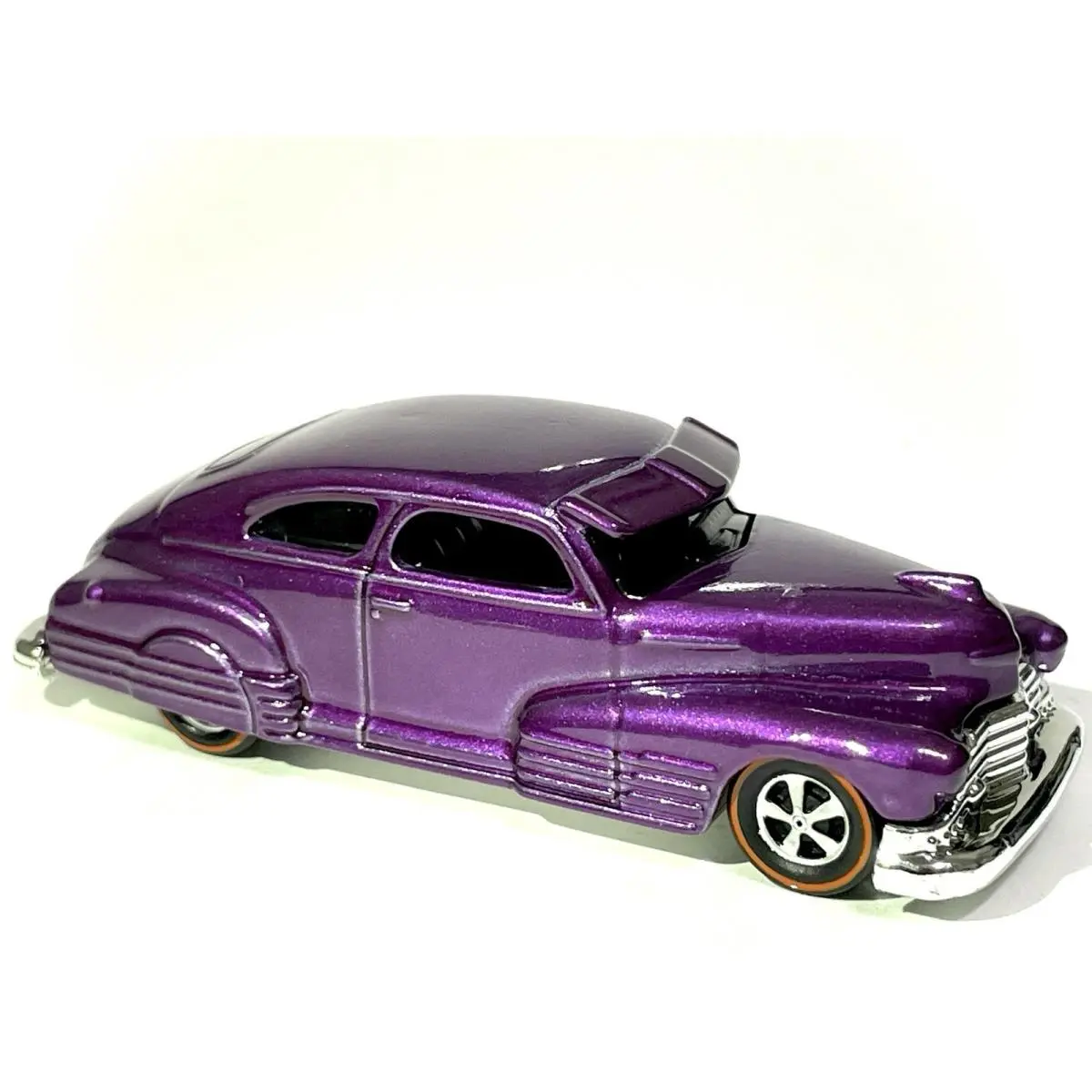 Hot Wheels Custom Made Redline Spectraflame Purple ‘47 Chevy Fleetline