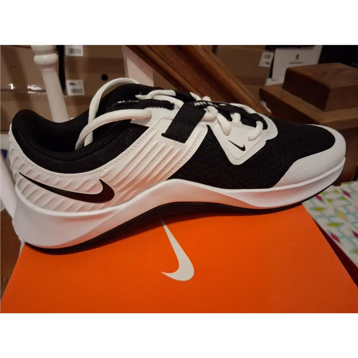 MC Trainer Men`s Sneakers Size 8M by Nike