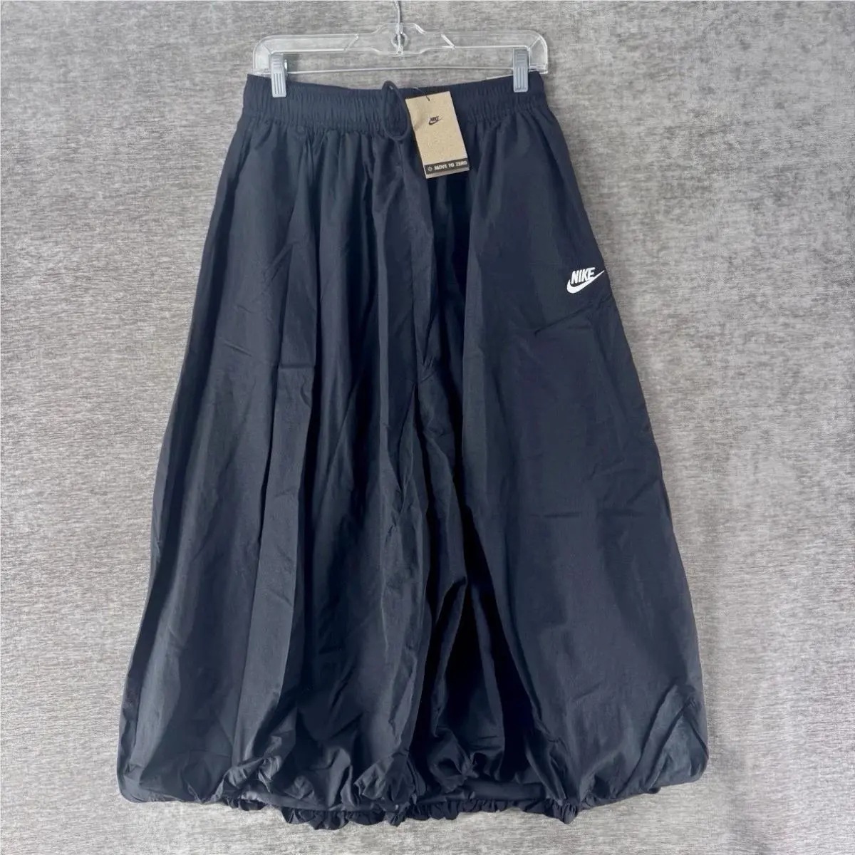 Nike Sportswear Windrunner Women`s Bubble Hem Skirt Small Black/sail IM7450-010