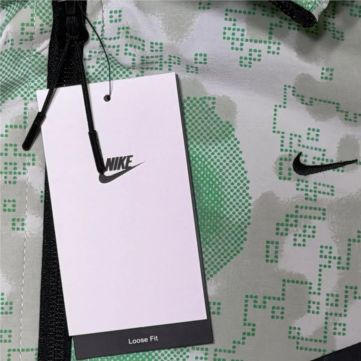 Nike clothing - Nike Tech Woven - Tech Woven - HV0979-034 - Green 4