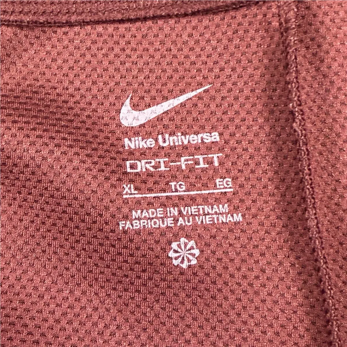 Nike clothing - maroon 4
