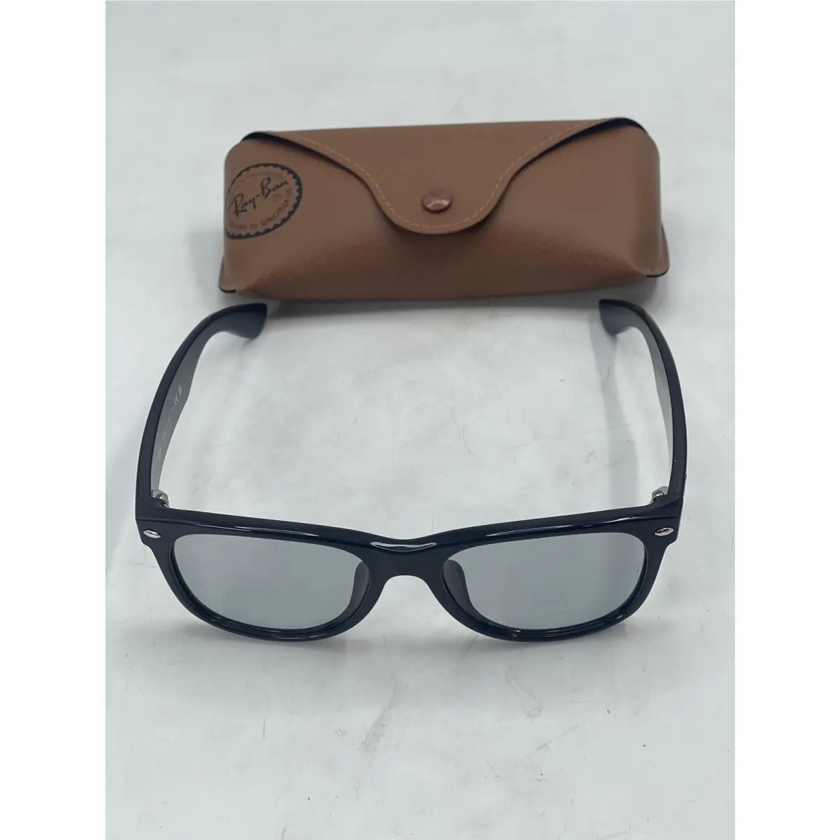 Ray Ban Unisex Wayfarer Classic Sunglasses Polished Black/light Grey
