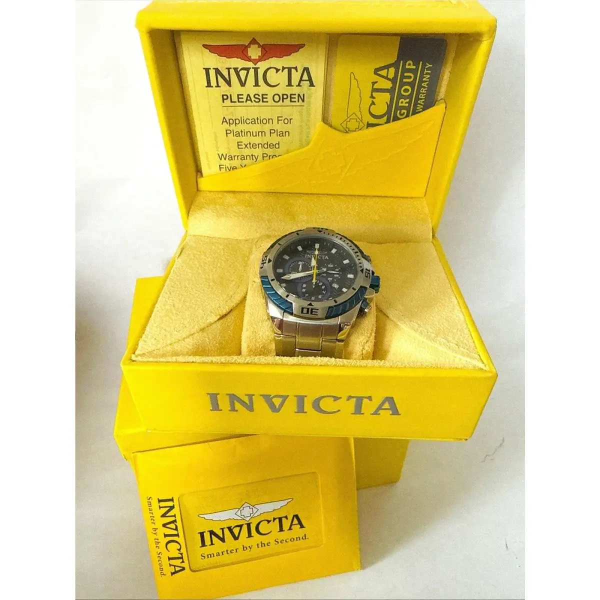 Invicta Pro Diver Chronograph Model 16065 Watch Wristwatch. Box Paperwork