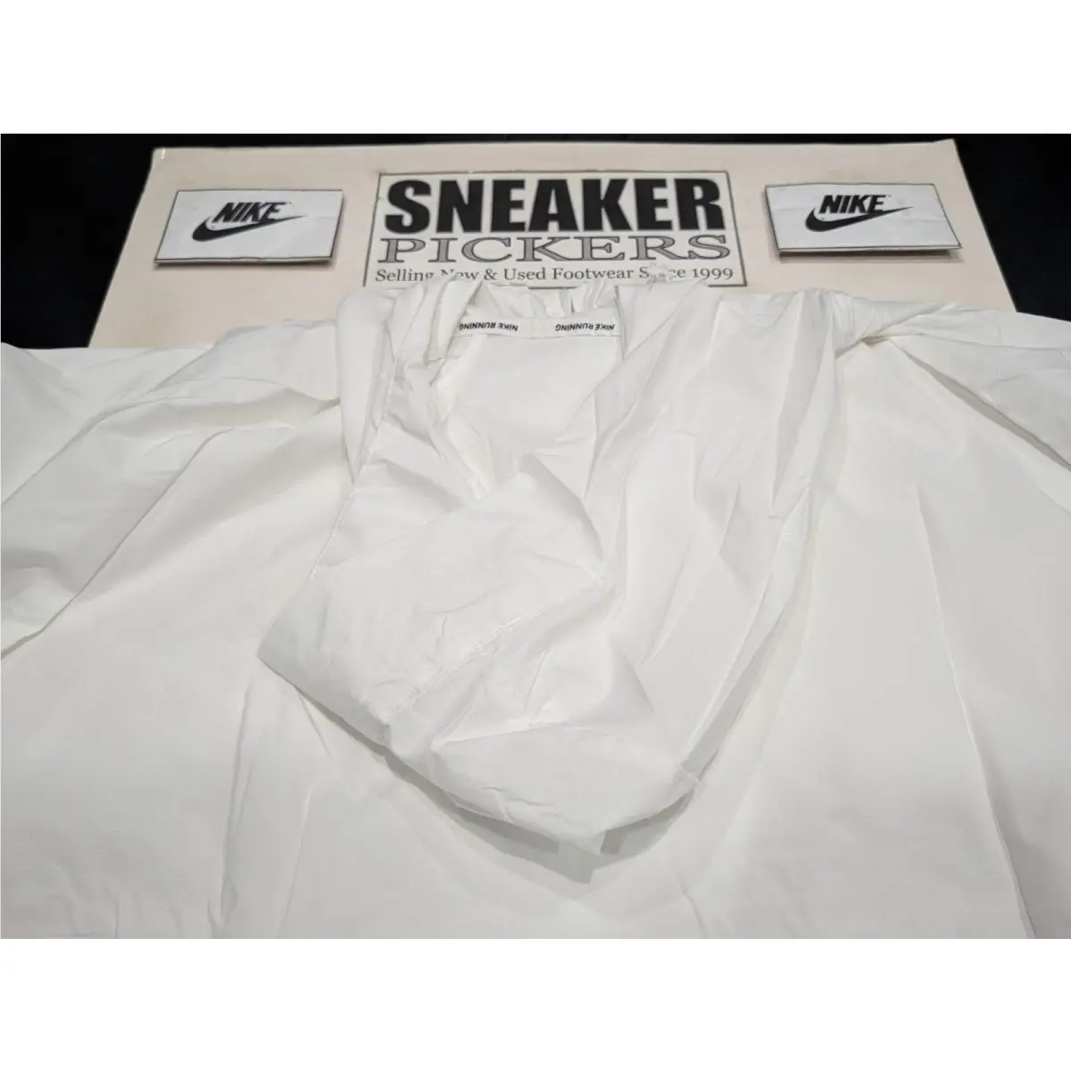 Nike clothing - Nike Chicago Marathon Impossibly Light Jacket - White / Reflective Silver (UPC: 198485318717) 12