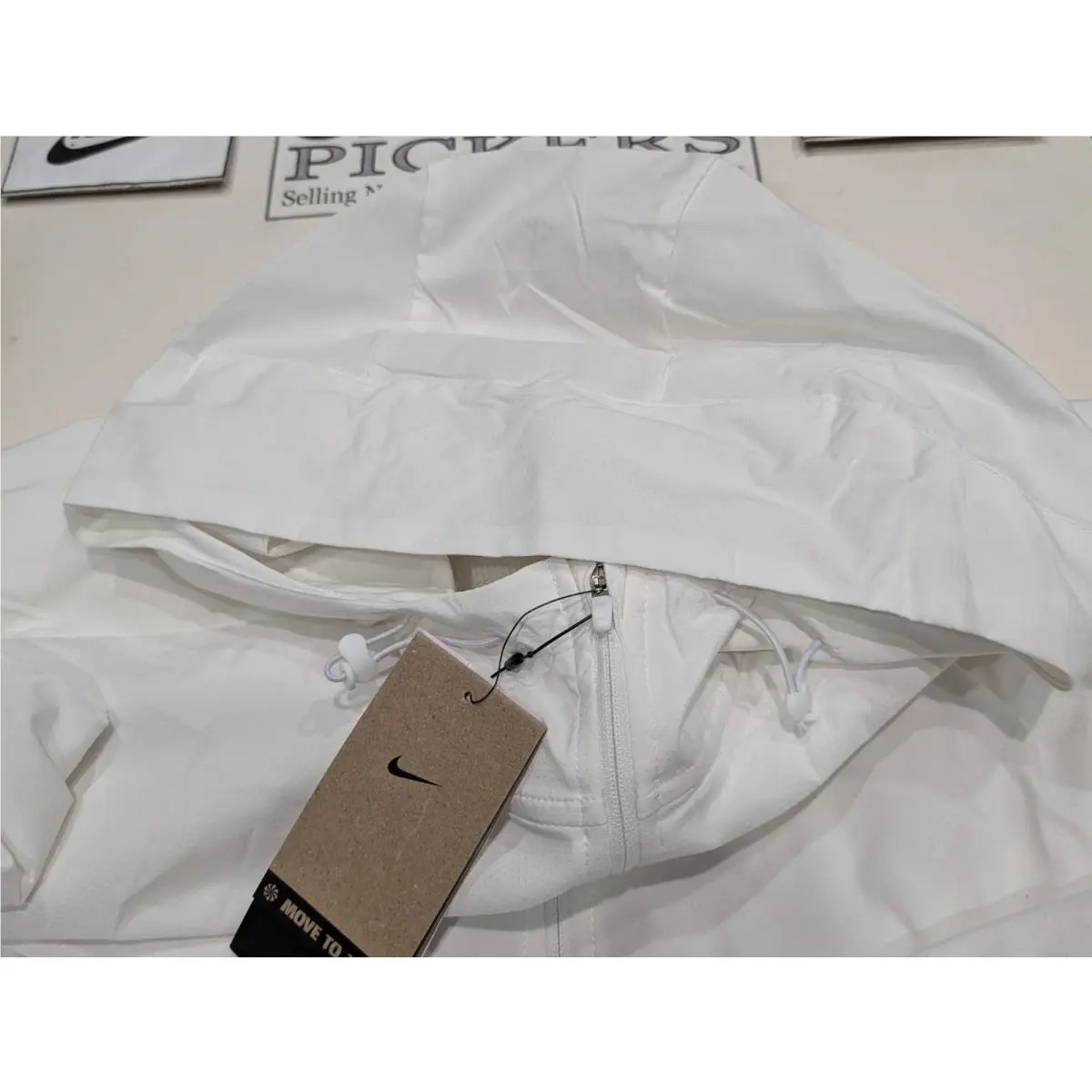 Nike clothing - Nike Chicago Marathon Impossibly Light Jacket - White / Reflective Silver (UPC: 198485318717) 13