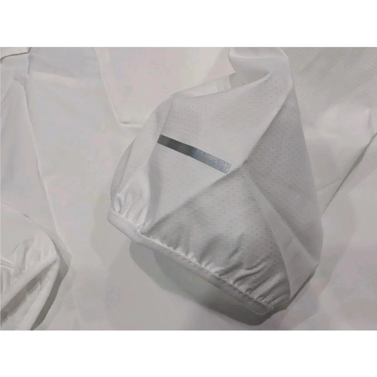 Nike clothing - Nike Chicago Marathon Impossibly Light Jacket - White / Reflective Silver (UPC: 198485318717) 14
