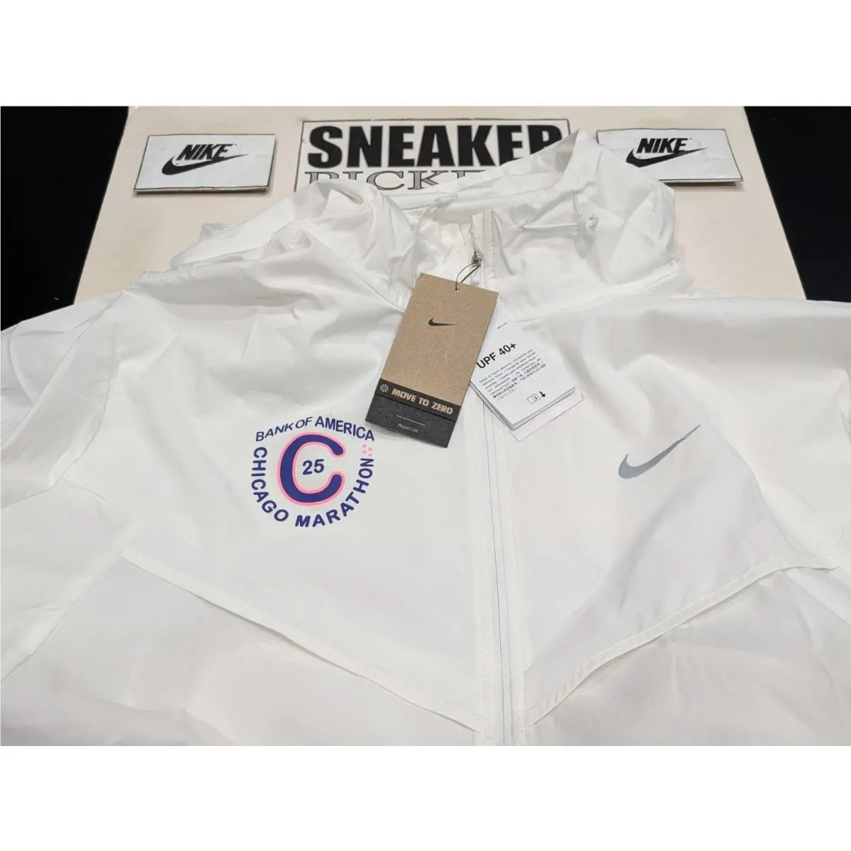 Nike clothing - Nike Chicago Marathon Impossibly Light Jacket - White / Reflective Silver (UPC: 198485318717) 0