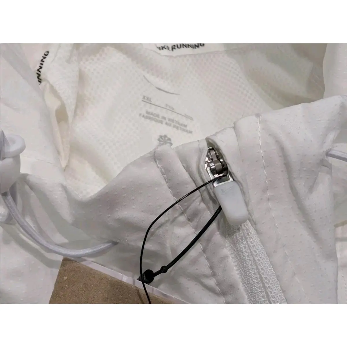 Nike clothing - Nike Chicago Marathon Impossibly Light Jacket - White / Reflective Silver (UPC: 198485318717) 3