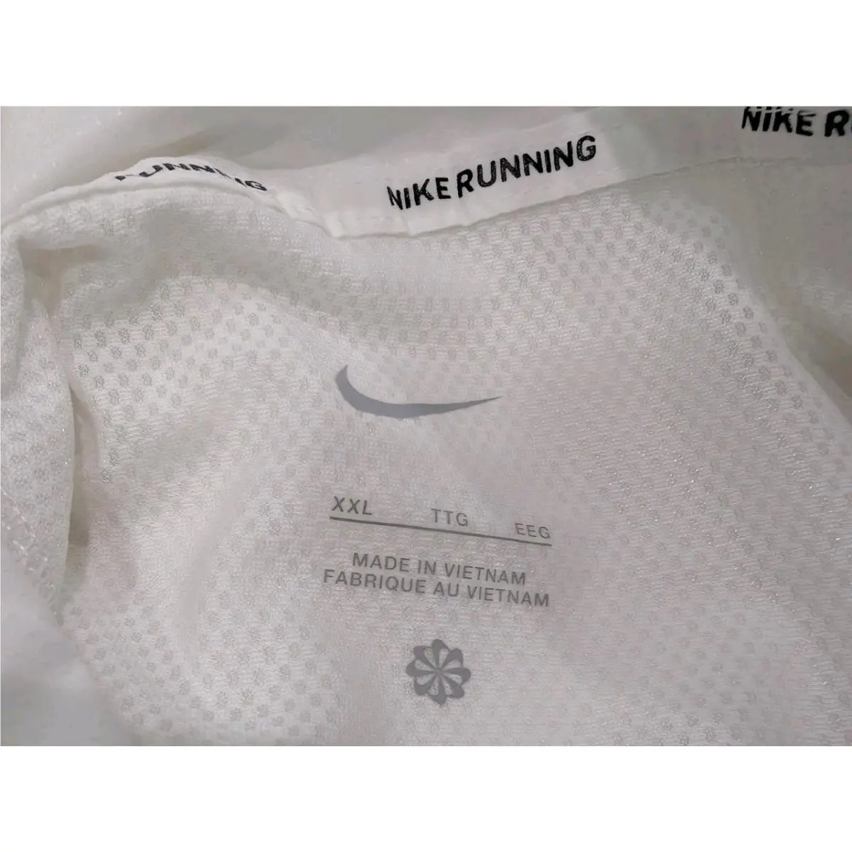 Nike clothing - Nike Chicago Marathon Impossibly Light Jacket - White / Reflective Silver (UPC: 198485318717) 4
