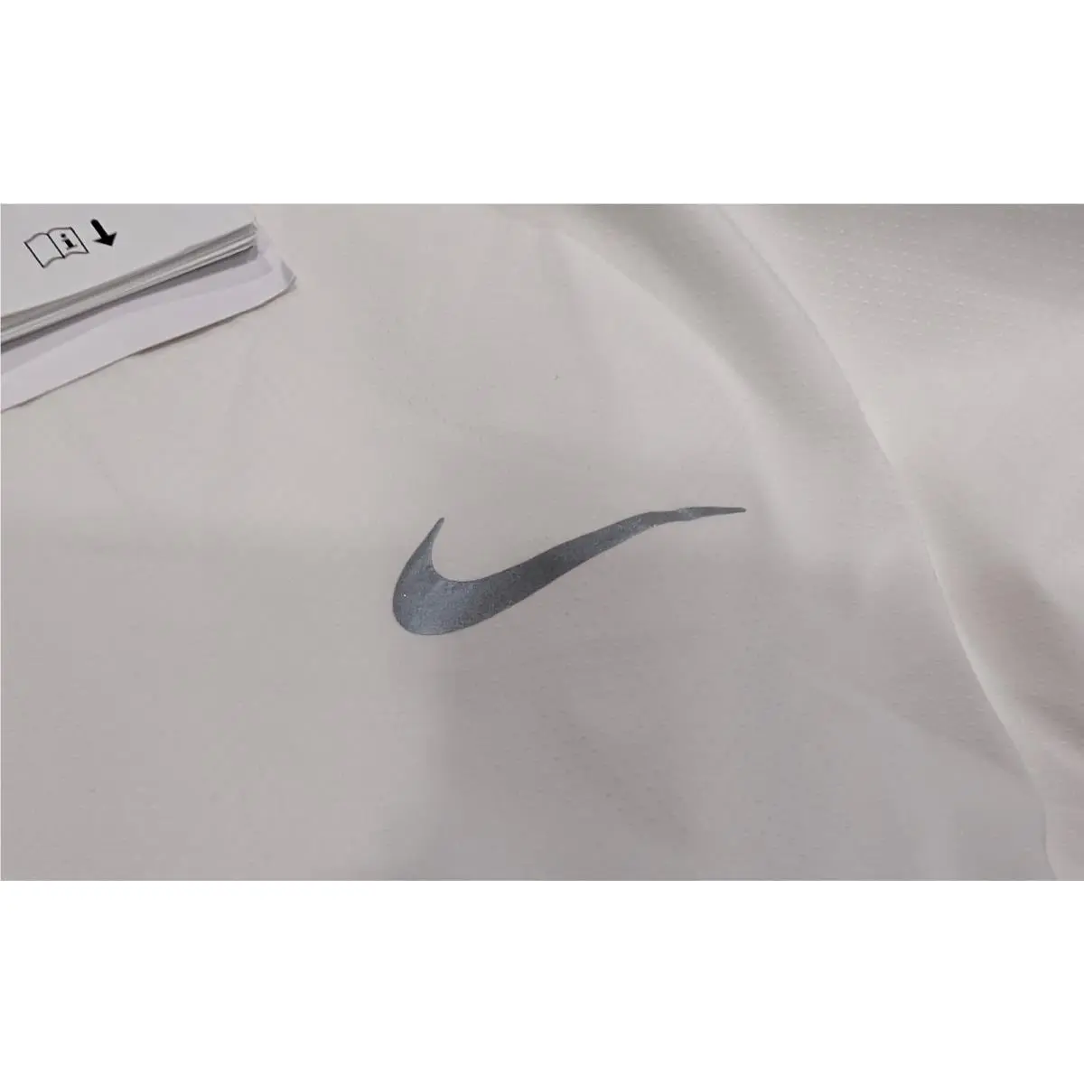 Nike clothing - Nike Chicago Marathon Impossibly Light Jacket - White / Reflective Silver (UPC: 198485318717) 6